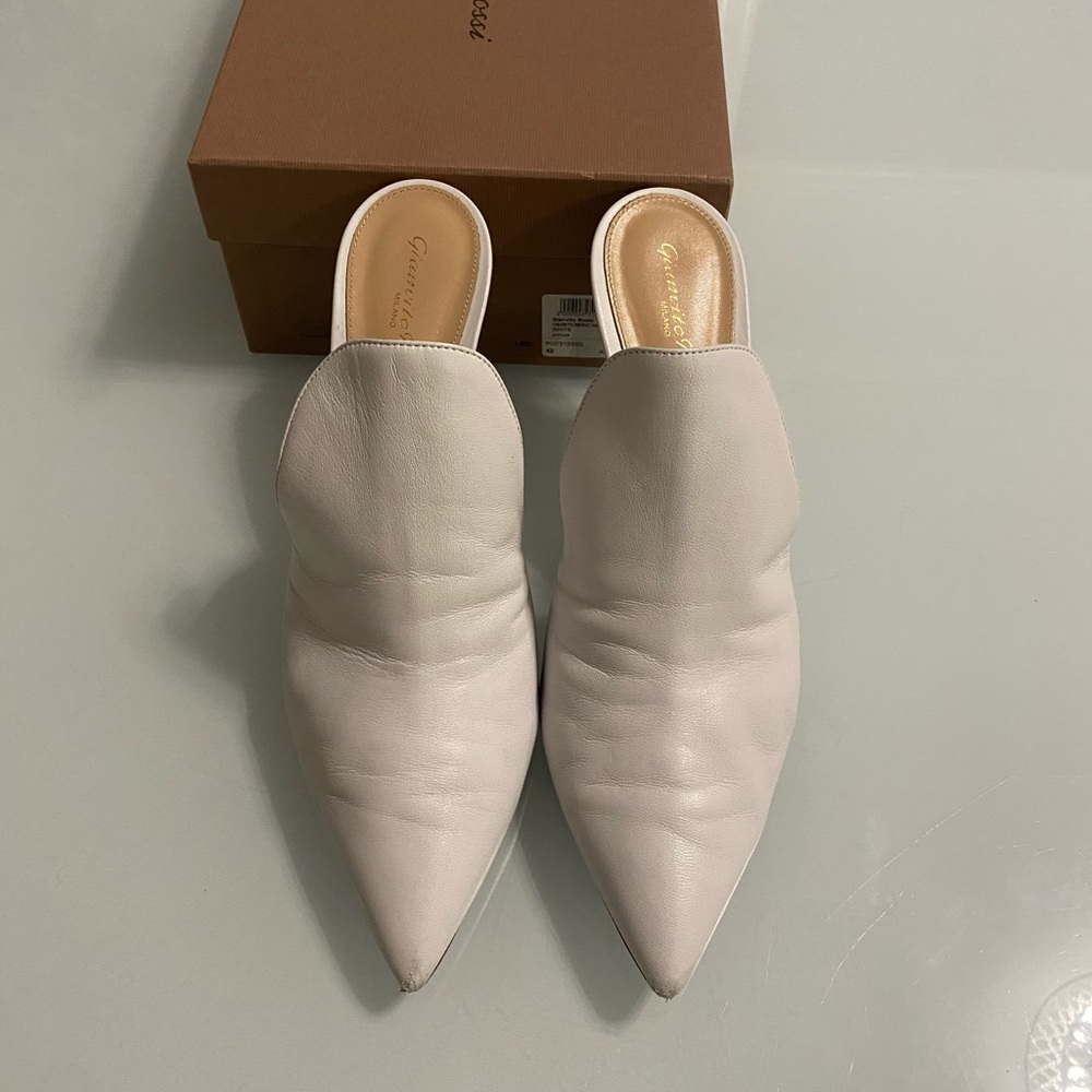 Gianvito Rossi white leather mule heals!